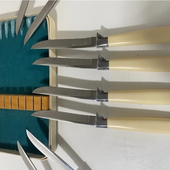 Vintage Fruit and Cheese Knives with Case Carvel Hall Briddell Set of 8 - Picture 4 of 8